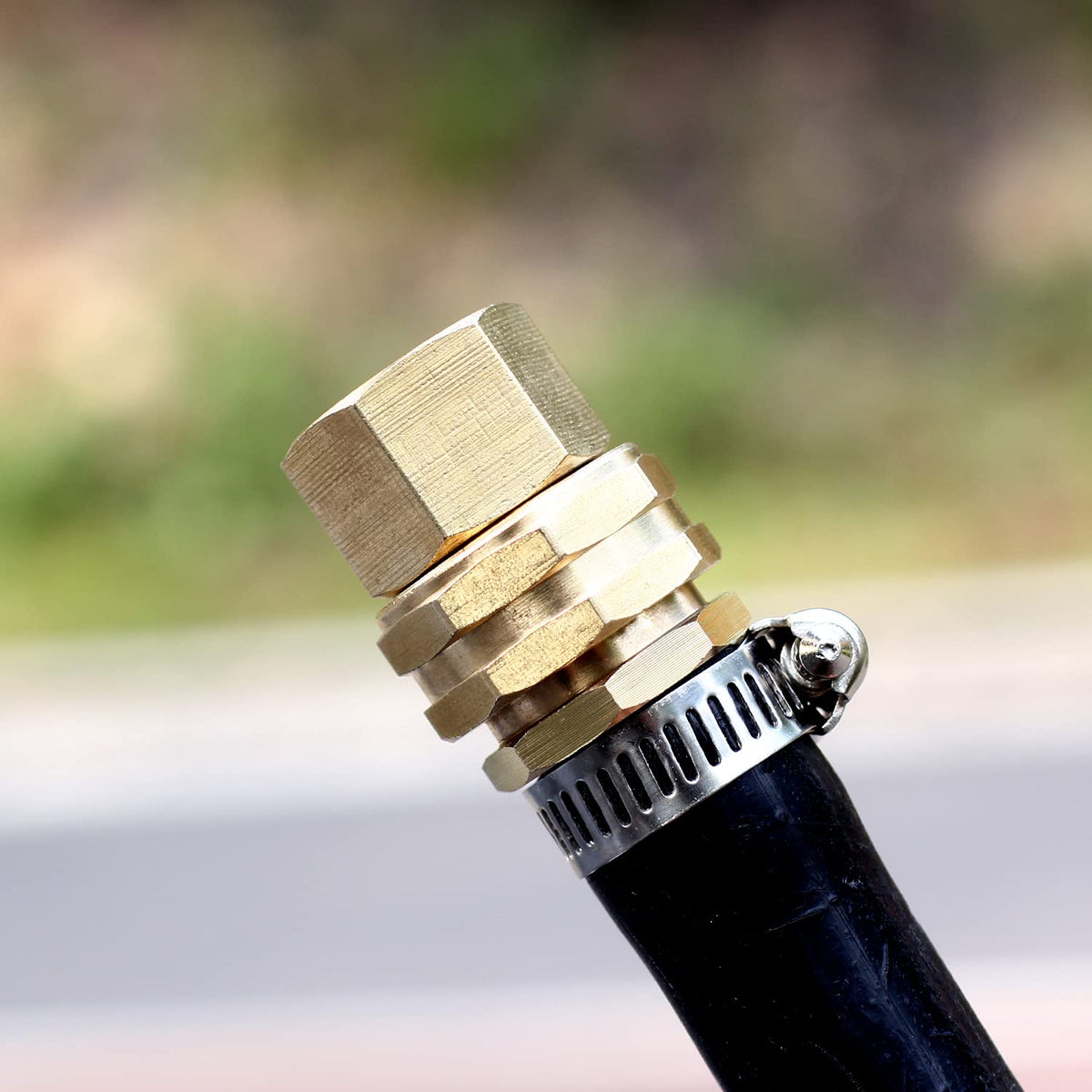 SIGURANTA durable brass construction withstands outdoor irrigation conditions without easy corrosion.