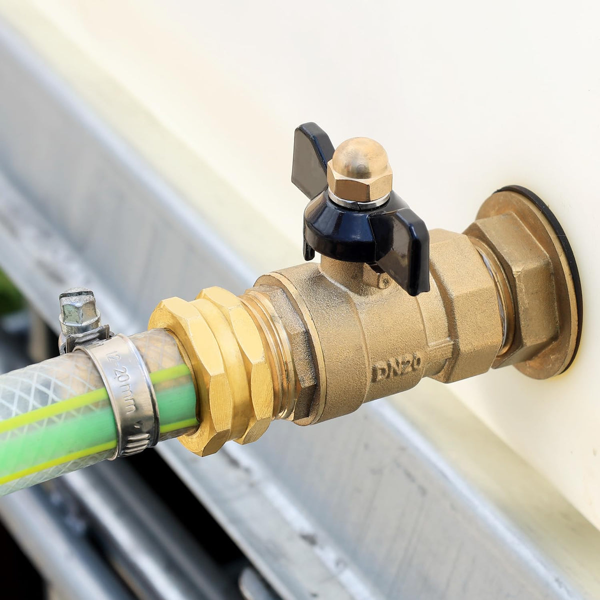 SIGURANTA installation view demonstrates easy attachment to outdoor spigots.