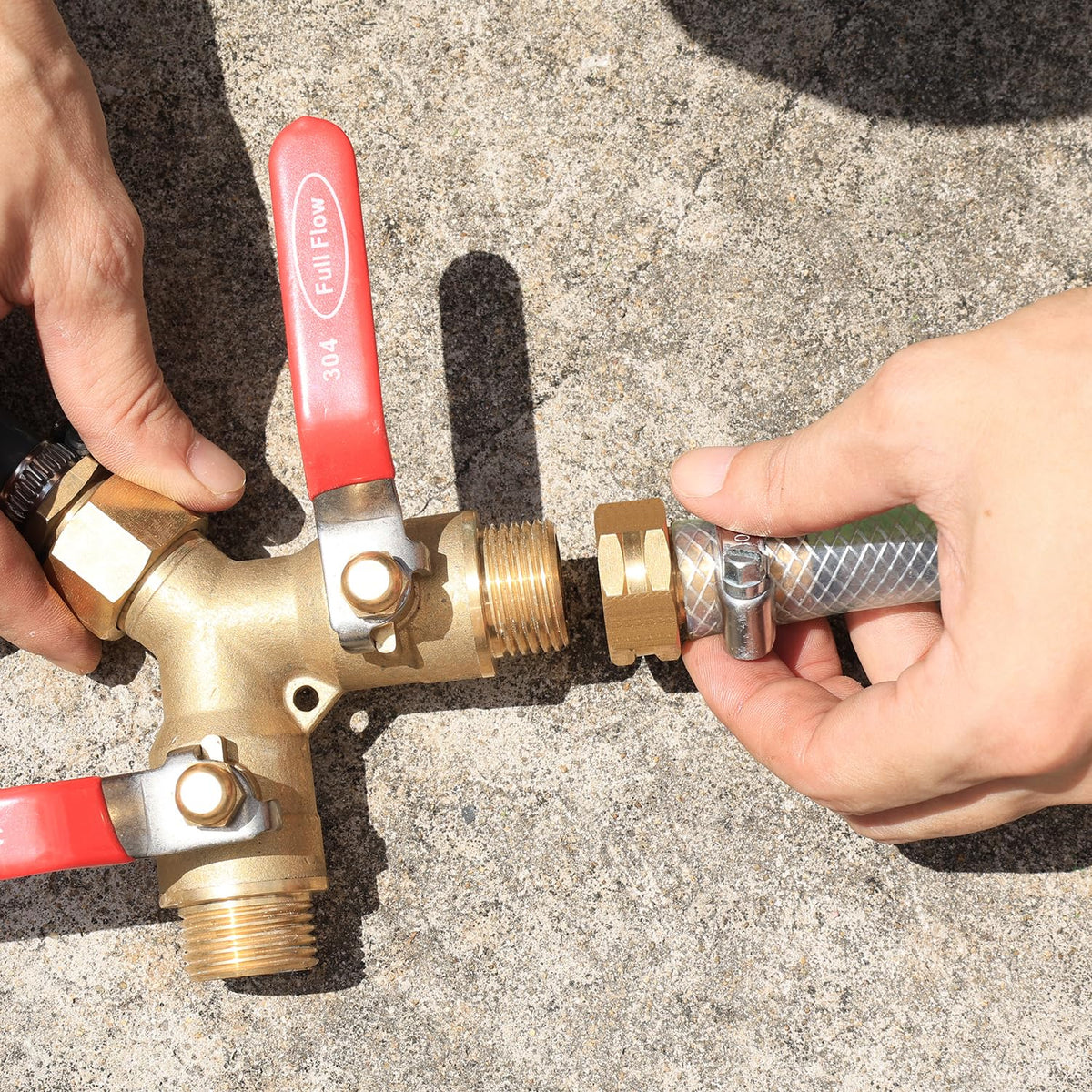 SIGURANTA outdoor hose adapter stands up to weather and pressure.