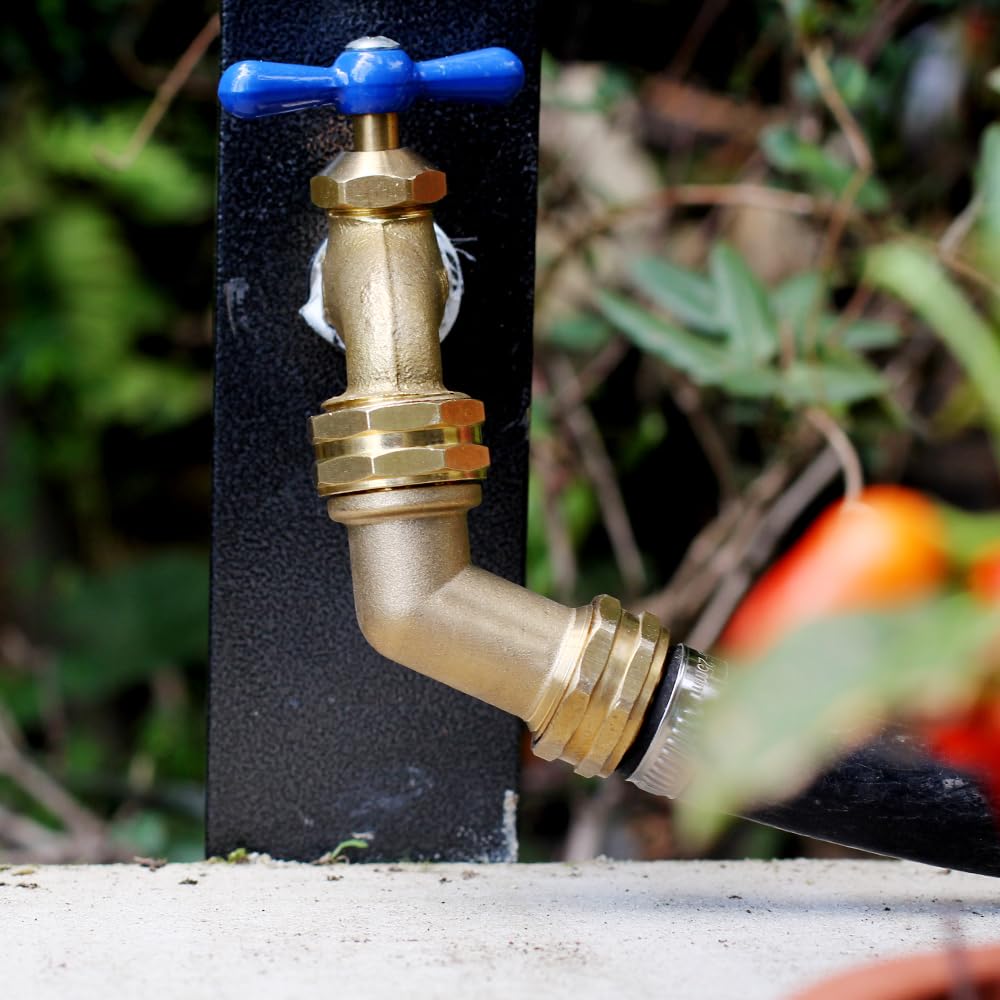 SIGURANTA 45-degree elbow reduces hose strain during watering.