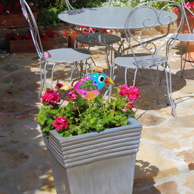 SILERUR three-bird yard set creates a garden focal point.