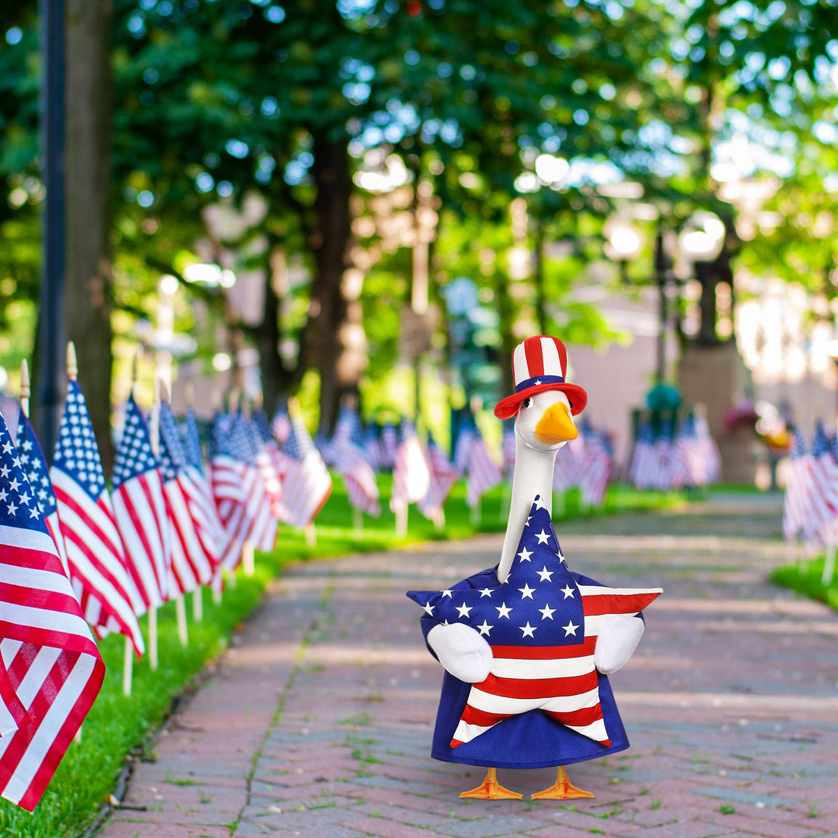 SilTriangle patriotic yard decor for Independence Day celebrations