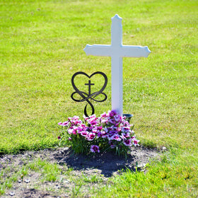 Slagindeco weather-resistant black finish stake endures outdoor use.