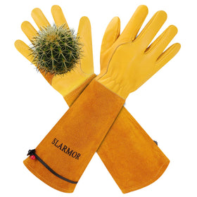 SLARMOR thorn-proof rose pruning gloves protect hands during pruning tasks.
