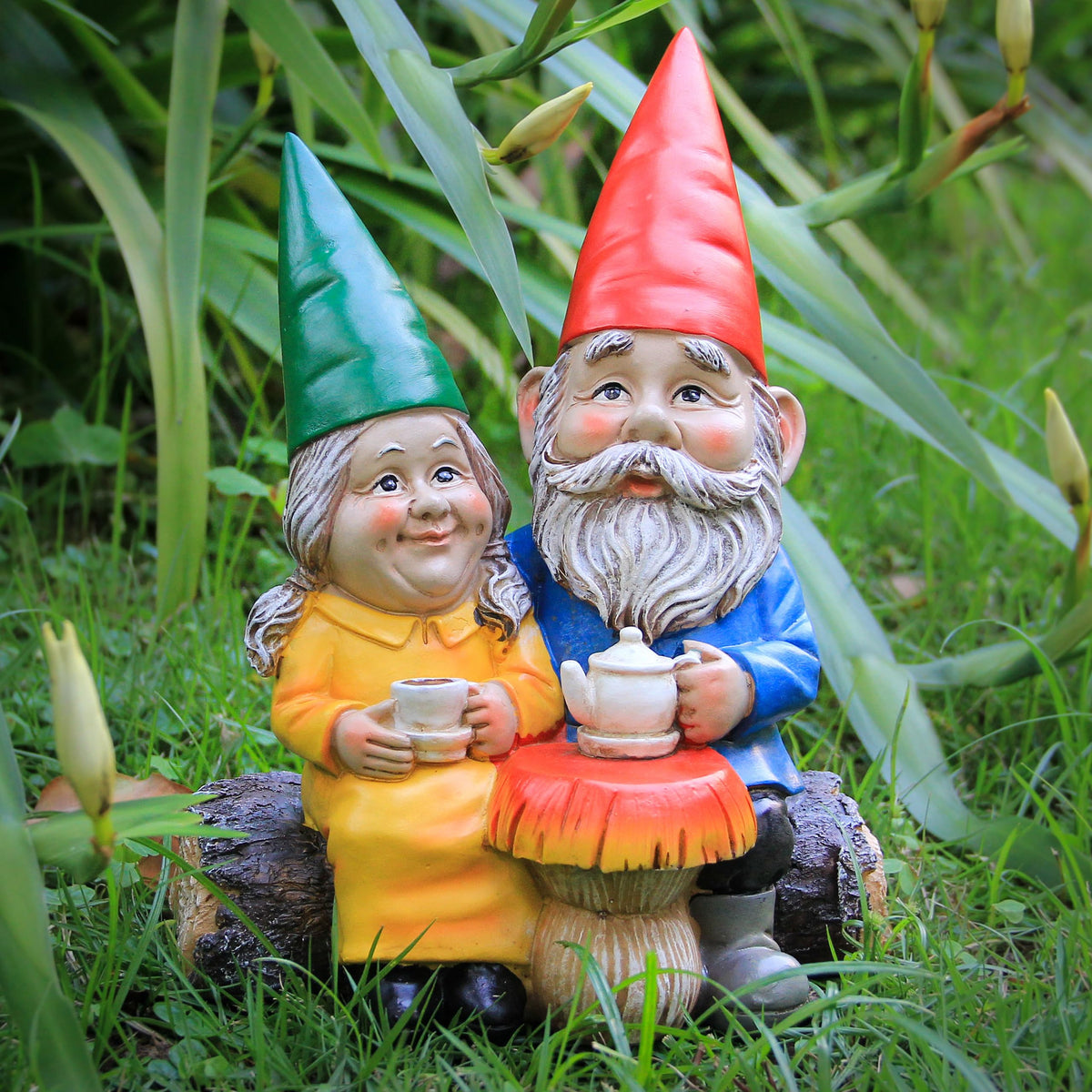 Smadeer gnome Valentine gift scene suggests lasting affection for anniversaries.