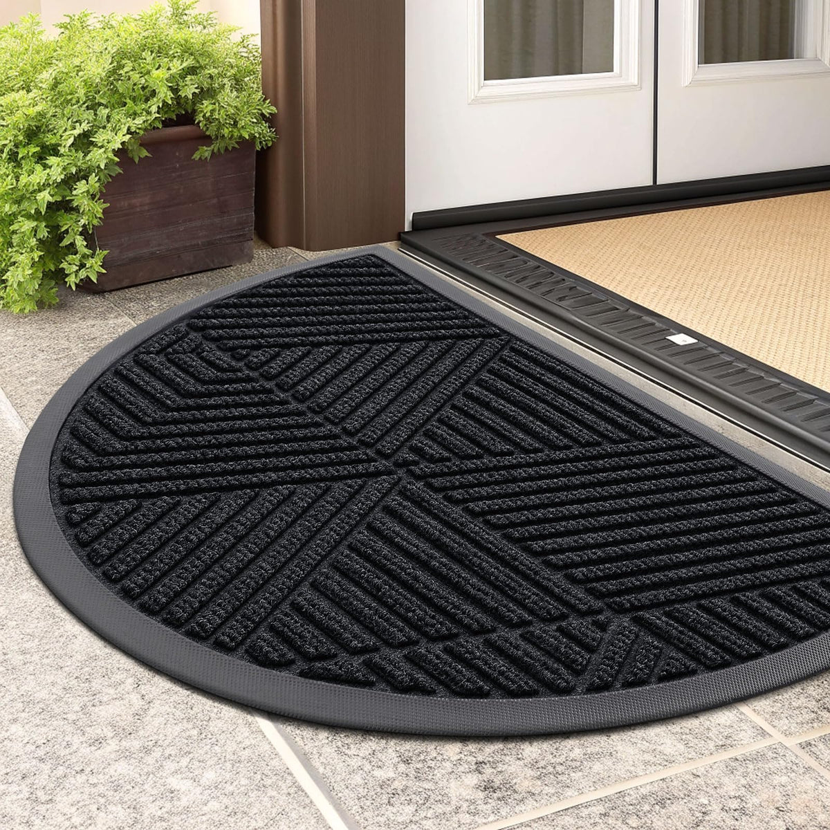 Smiry half-circle front door mat at the entrance keeps dirt at bay.