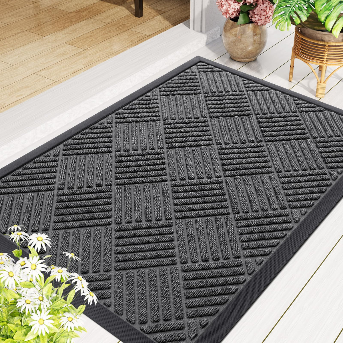 Smiry high-traffic entrance mat keeps floors dry and clean.