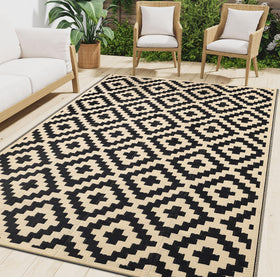 Smiry waterproof outdoor rug 5x8 with geometric black-beige pattern for patio use