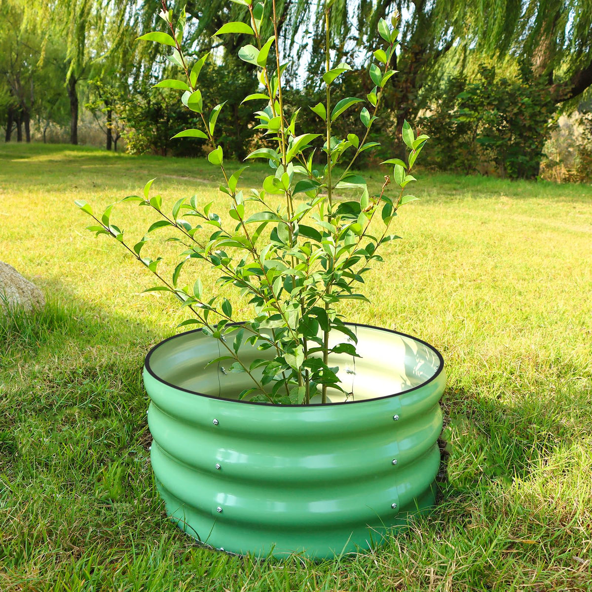 SnugNiture round bed close-up reveals rust-resistant galvanized steel durability