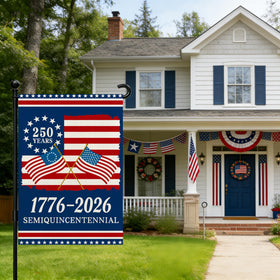 Snungee durable fade-resistant flag withstands sun and weather.