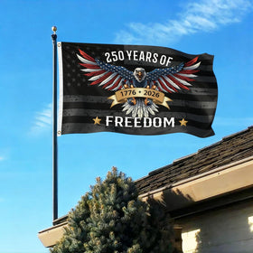 Snungee USA Flag outdoors, durable and fade-resistant for all weather.