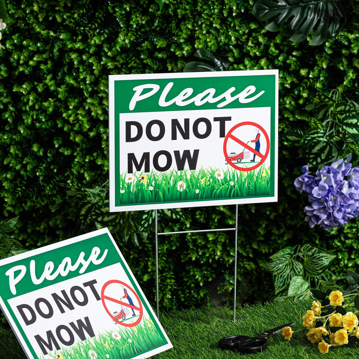 Soaoo weather-resistant sign blends into yards with clear typography and practical design