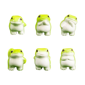 SOFREELIU mini resin frog front view, durable desk decor for home or office.