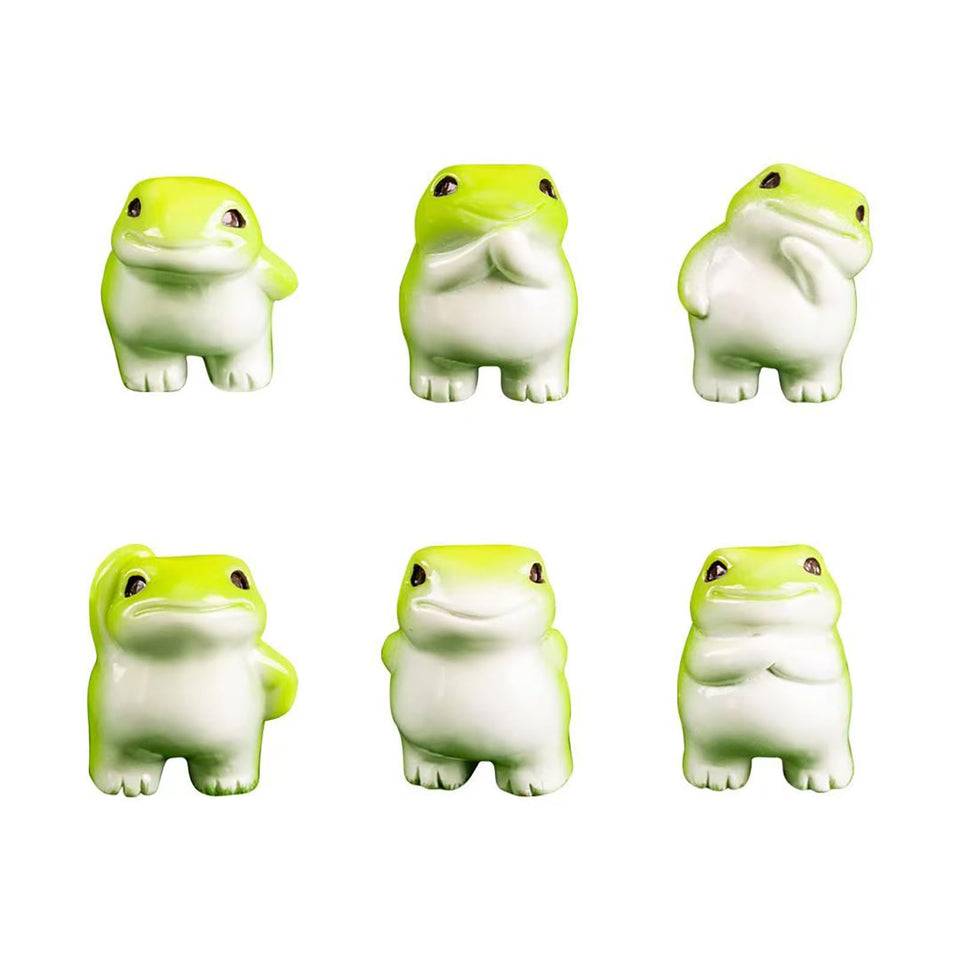 SOFREELIU mini resin frog front view, durable desk decor for home or office.