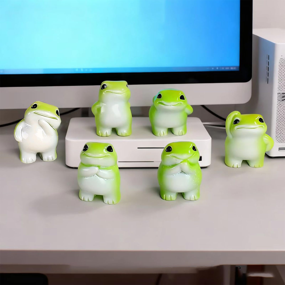 SOFREELIU thinking pose frog, subtle focal point for mini scenes.