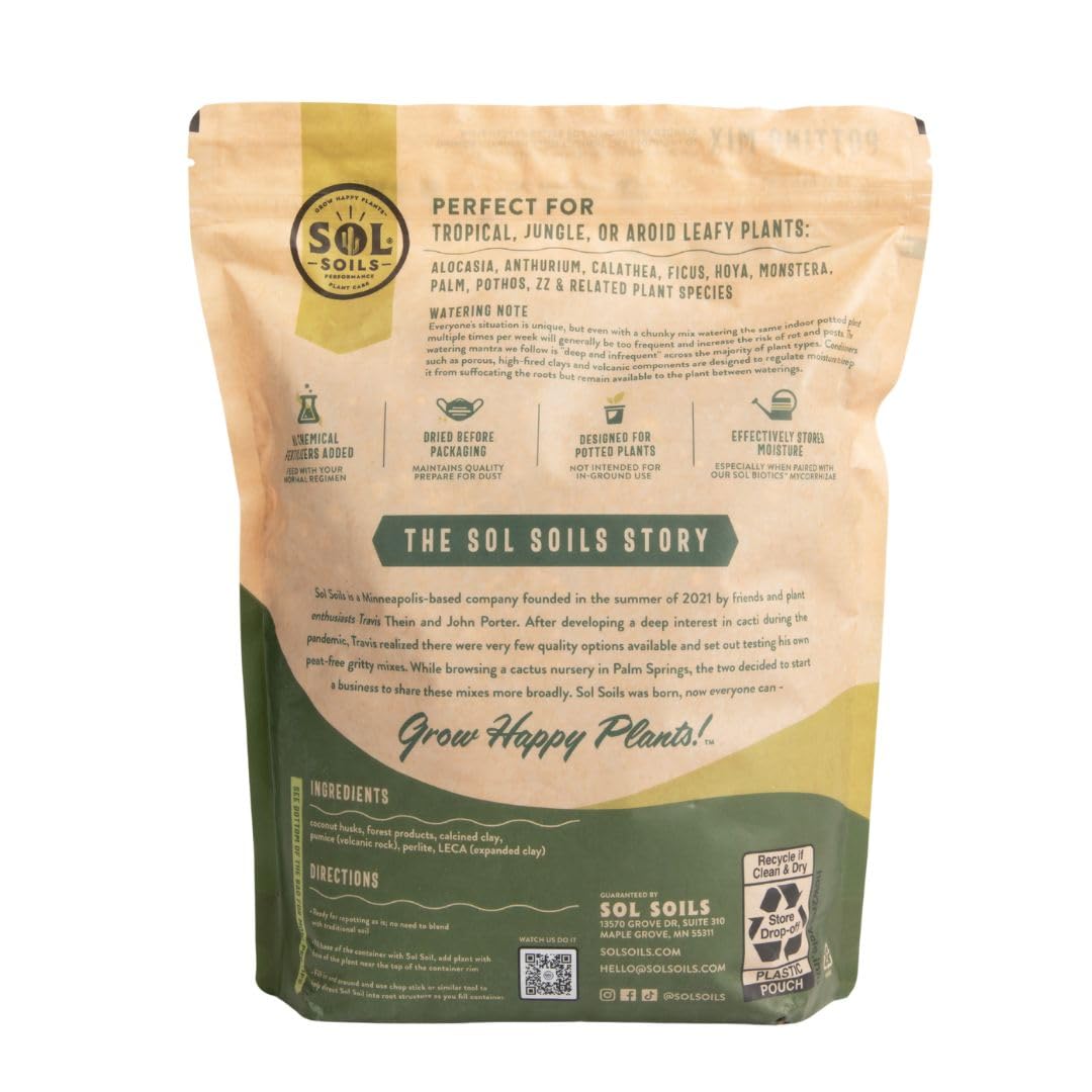 Sol Soils texture close-up chunky mix highlights coco coir and perlite for balanced moisture retention.