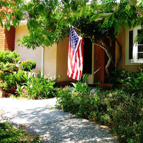 SolarStar flag colors stay vivid thanks to UV protection and high-quality embroidery.