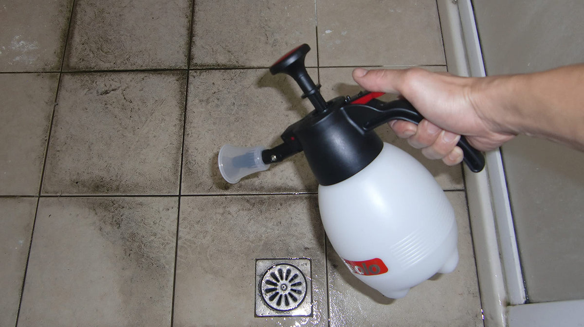 Solo 418 sprayer multi-directional nozzle for flexible sprays.