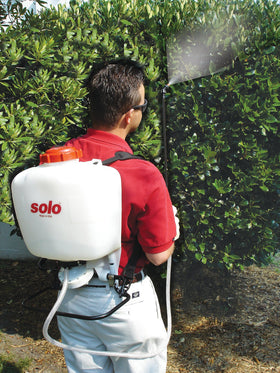 SOLO 475-B four-nozzle set offers versatile spray patterns.