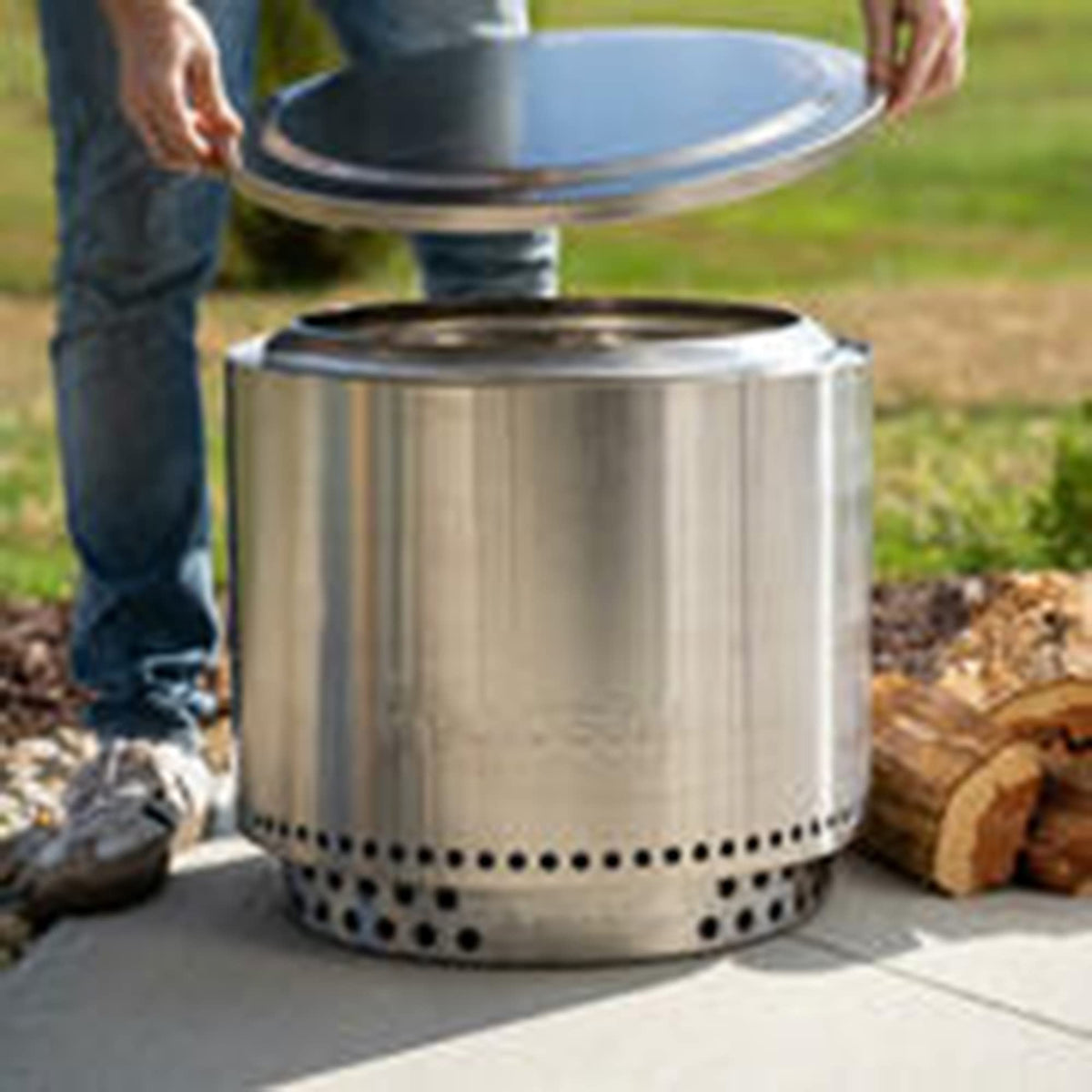 Solo Stove Bonfire Lid safely covers embers after a burn, keeping the area clean