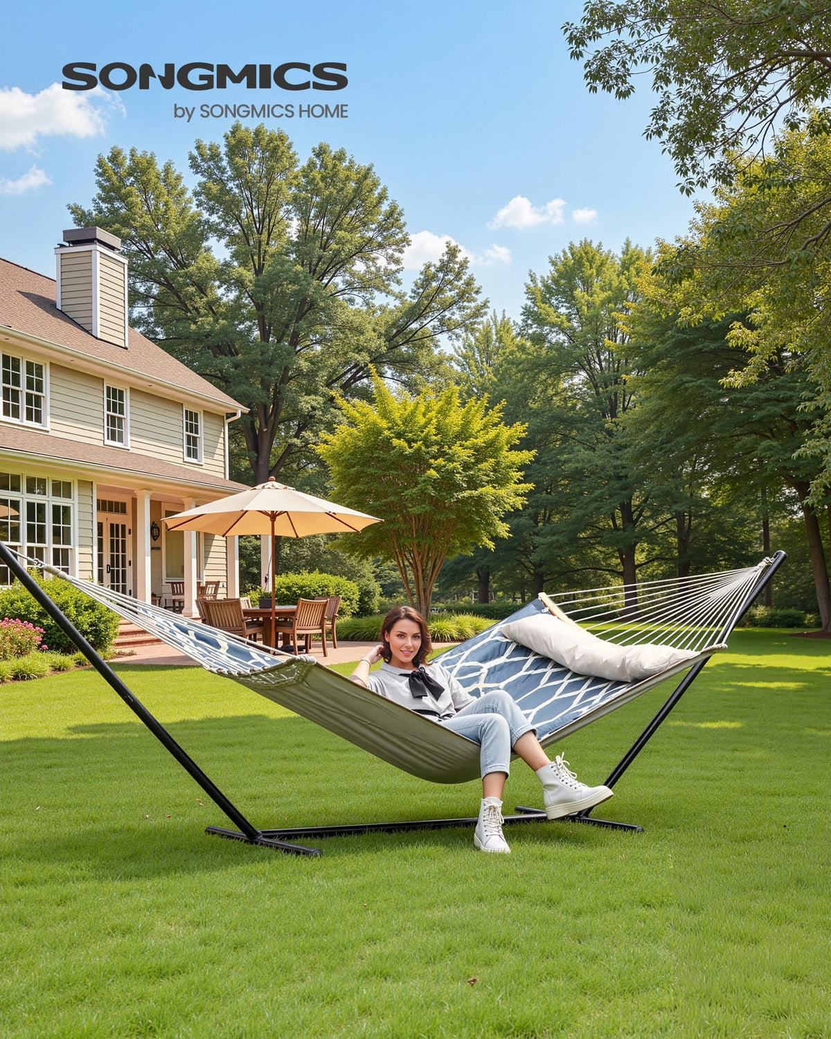 Songmics Hammock padded pillow detail offering neck support.