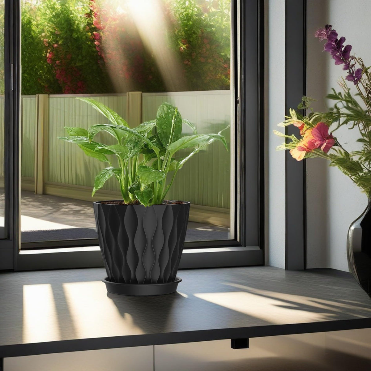 SQKH 4-inch pot made of thick polypropylene for lasting durability.
