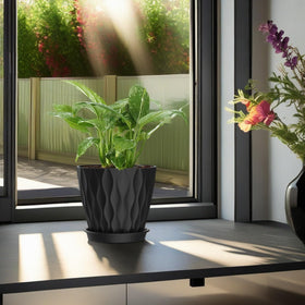 SQKH 4-inch pot made of thick polypropylene for lasting durability.