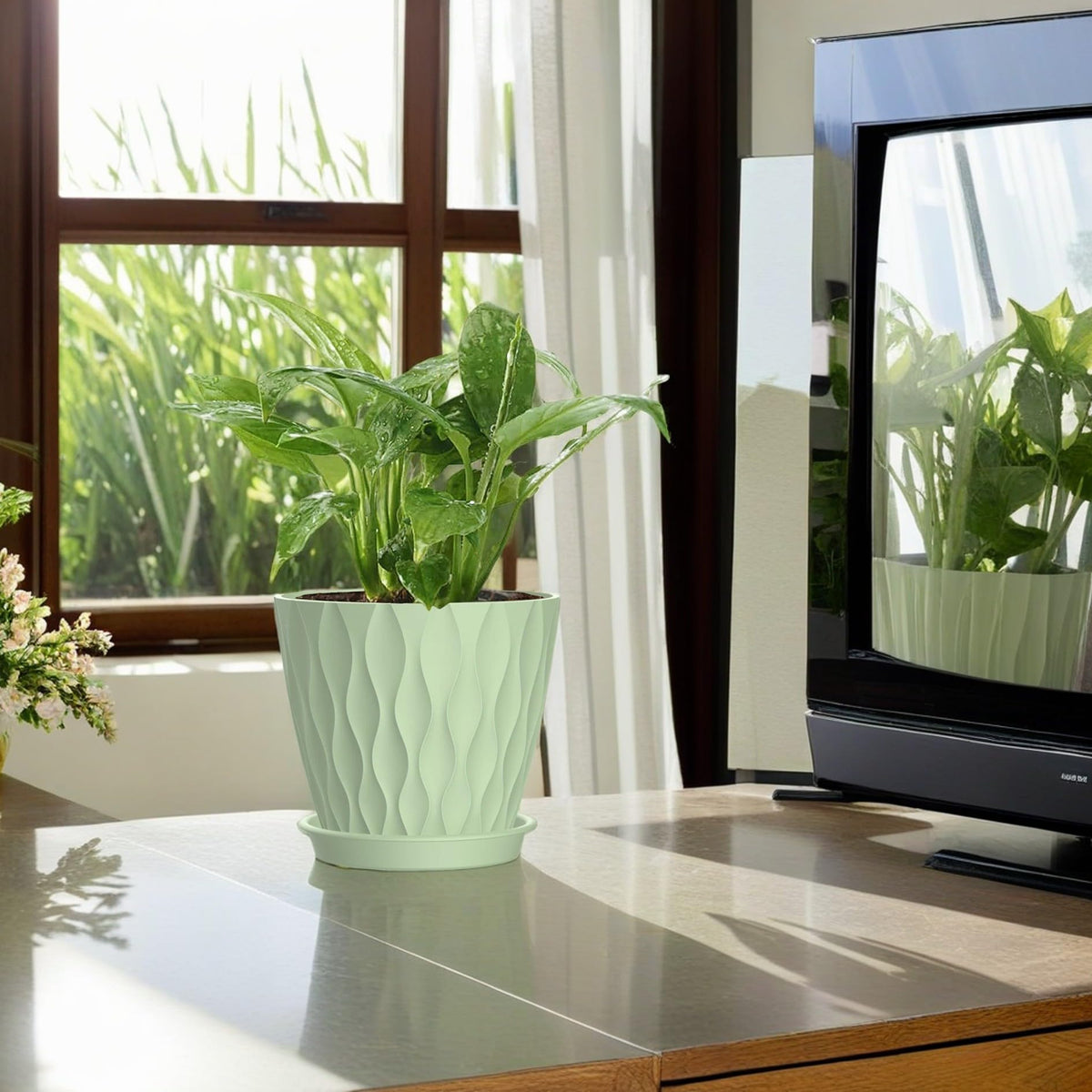 SQKH durable polypropylene pot resists sun exposure for everyday use