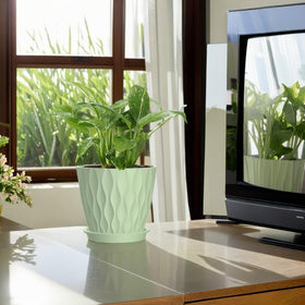 SQKH durable polypropylene pot resists sun exposure for everyday use