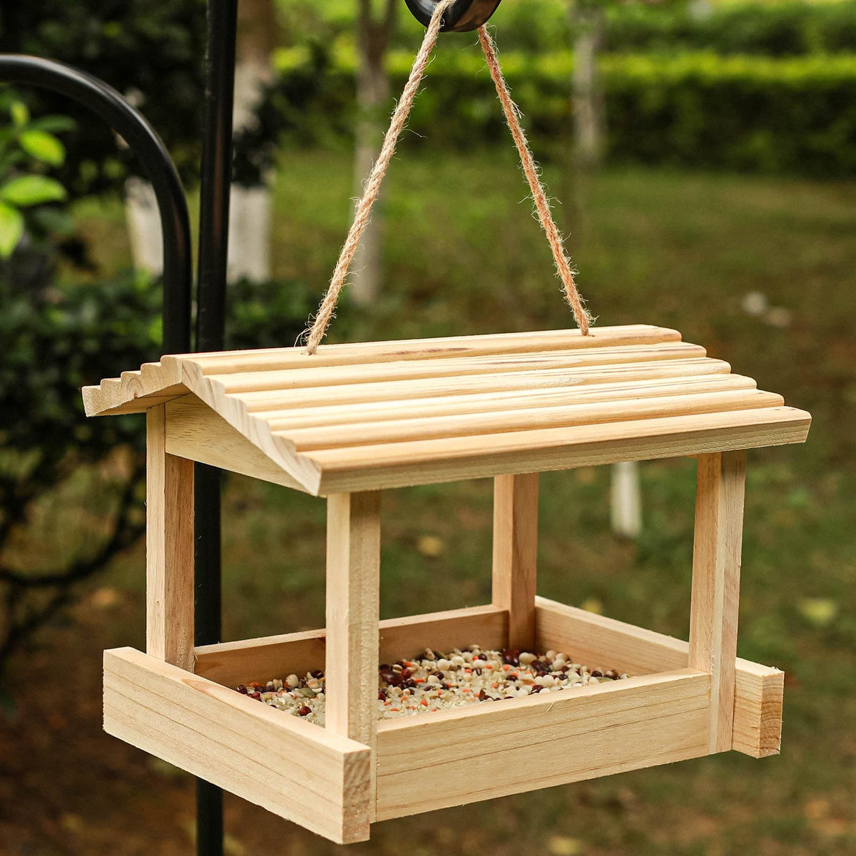 STARSWR backyard setup supports peaceful wildlife watching from your garden.