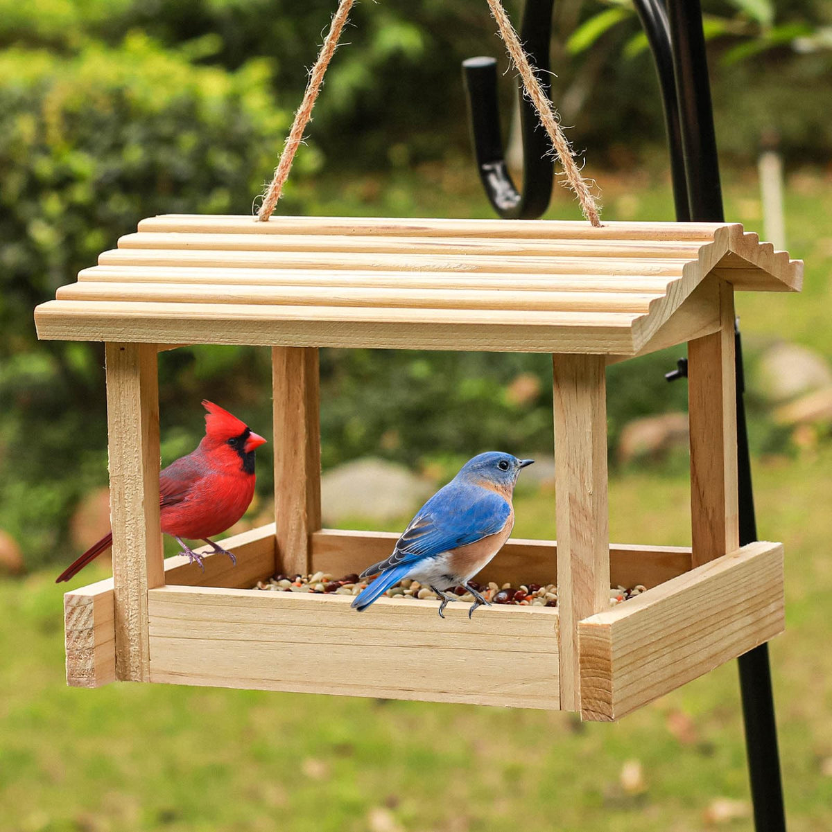 STARSWR hanging feeder uses durable hemp rope for secure outdoor mounting.