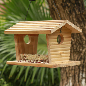 STARSWR outdoor bird feeder suits trees or poles for versatile viewing