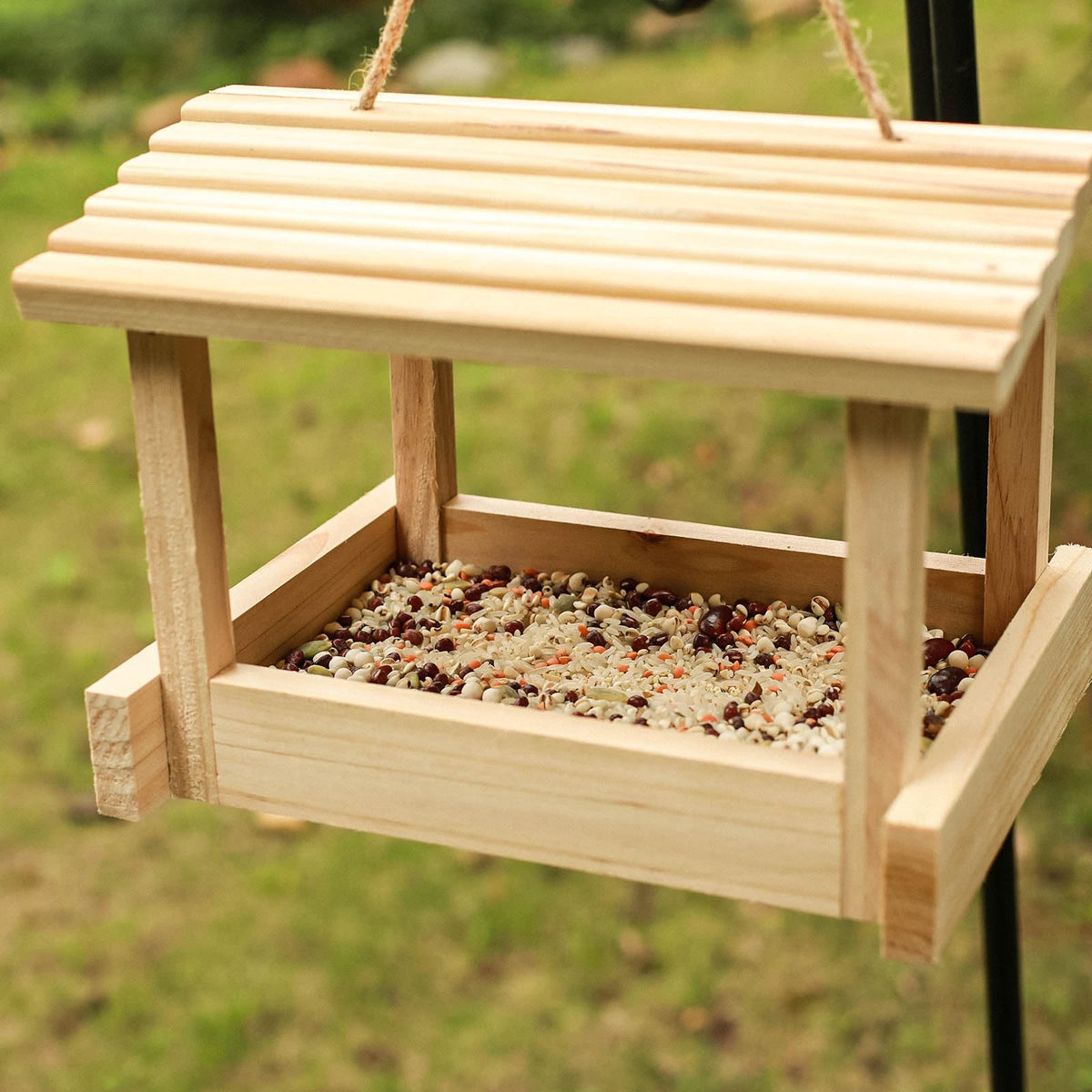 STARSWR feeder with sloping roof protects seeds from rain for cleaner feeding.