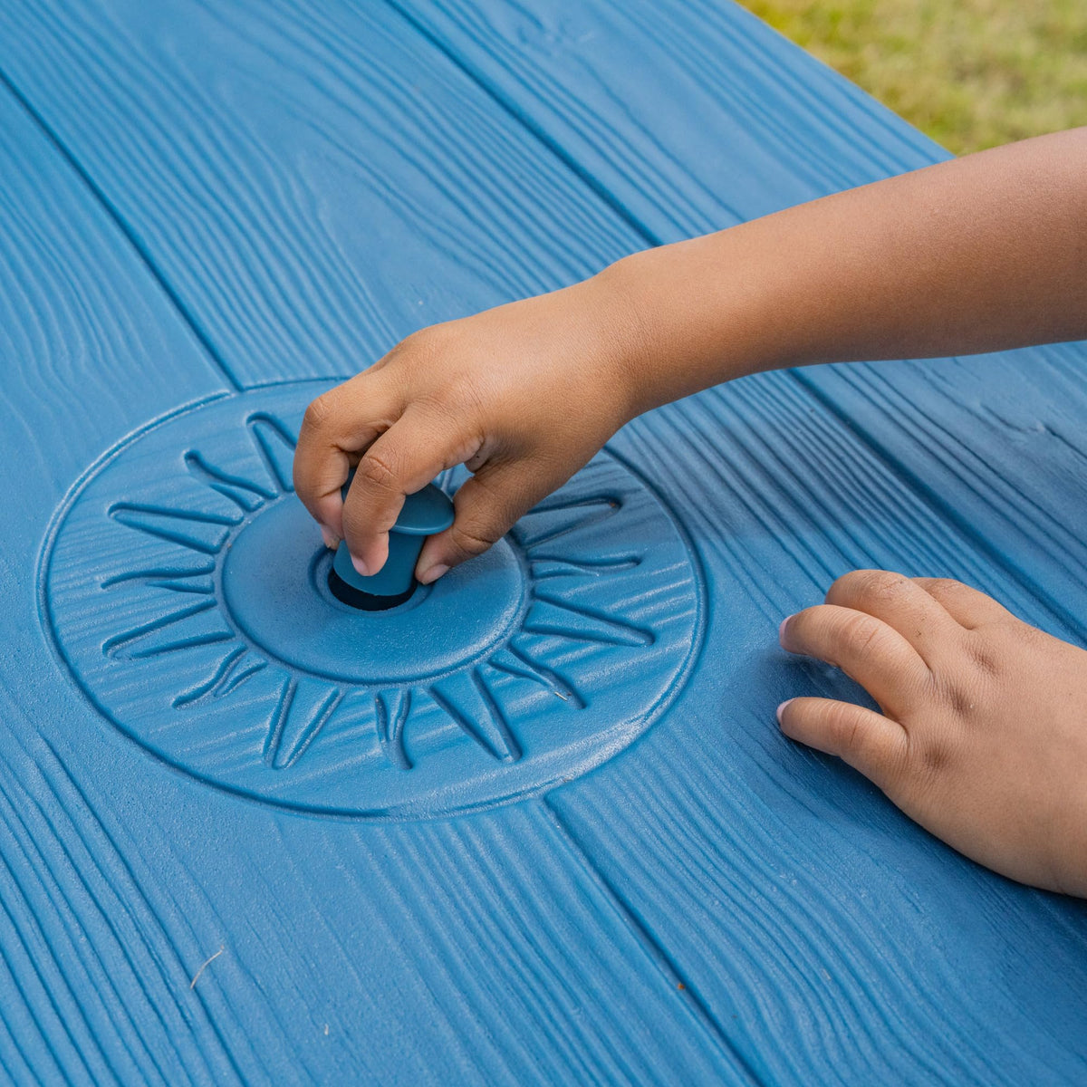 Step2 Sun & Fun umbrella attachment detail for easy removal