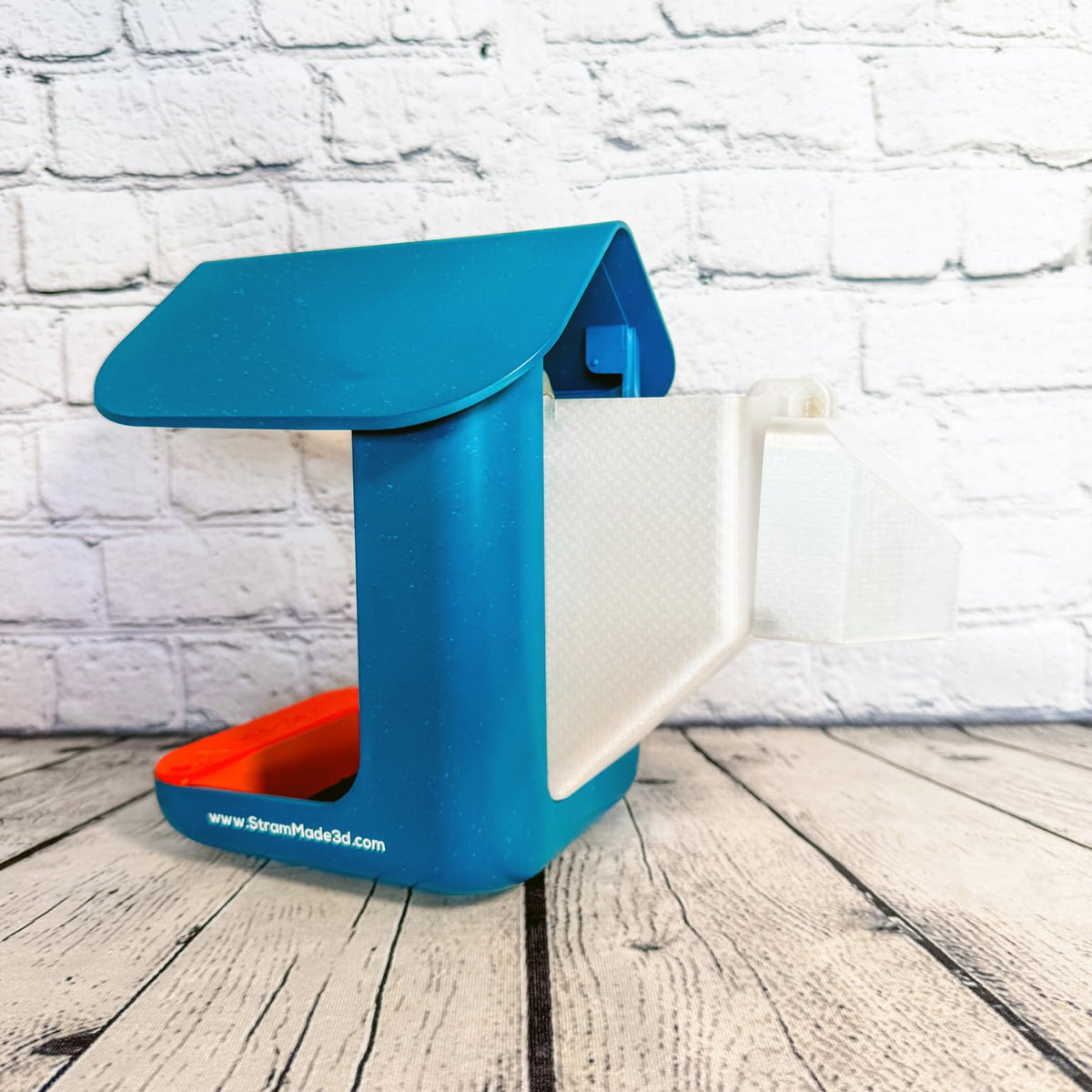 StramMade seamless compatibility with Bird Buddy keeps your setup tidy.