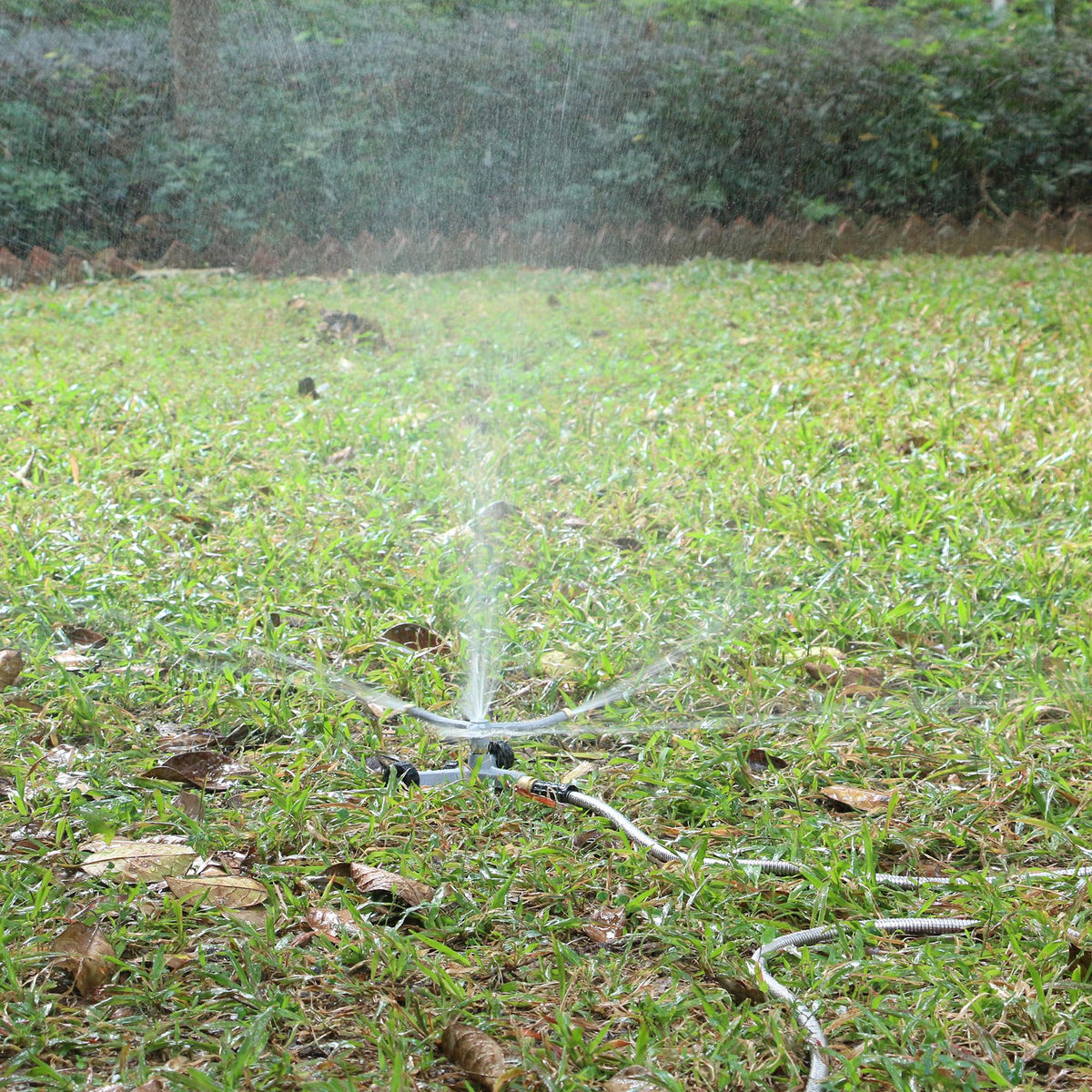 STYDDI series connection allows chaining multiple sprinklers for larger lawns.