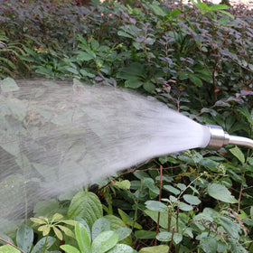 STYDDI soft rain wand shut-off valve demonstrates convenient flow control while watering.