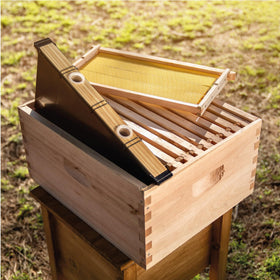 Subernig Bee Feeder easy-clean design simplifies hive maintenance.