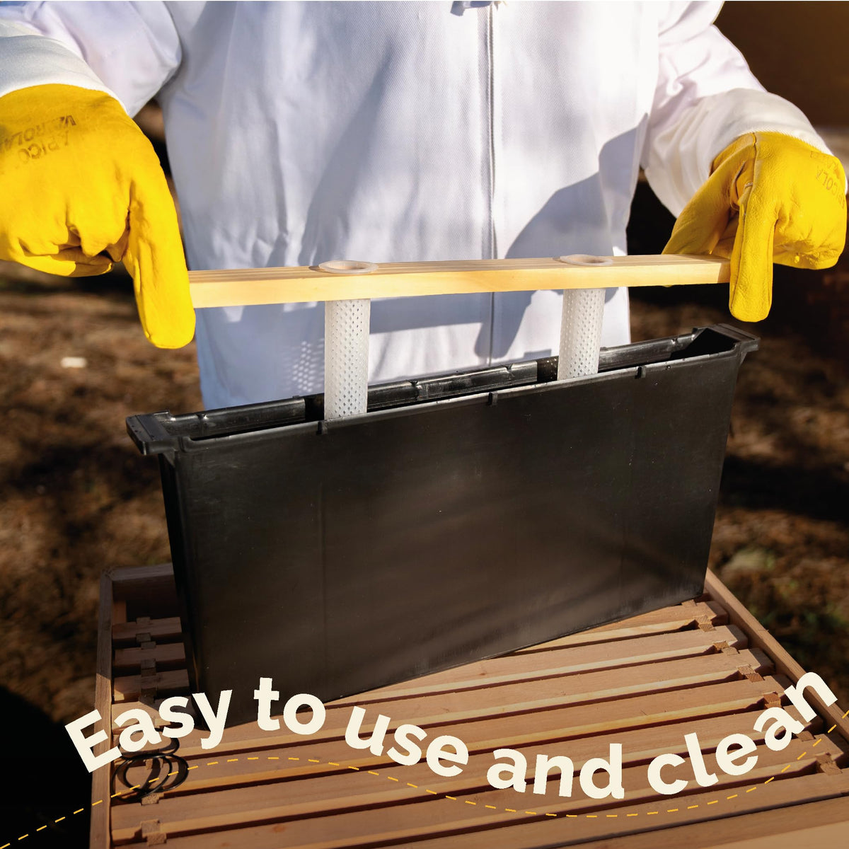 Subernig Bee Feeder syrup feeding supports colony nutrition when nectar is scarce.