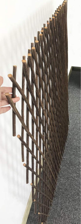 Sumery Nature willow patio privacy screen defines outdoor seating.