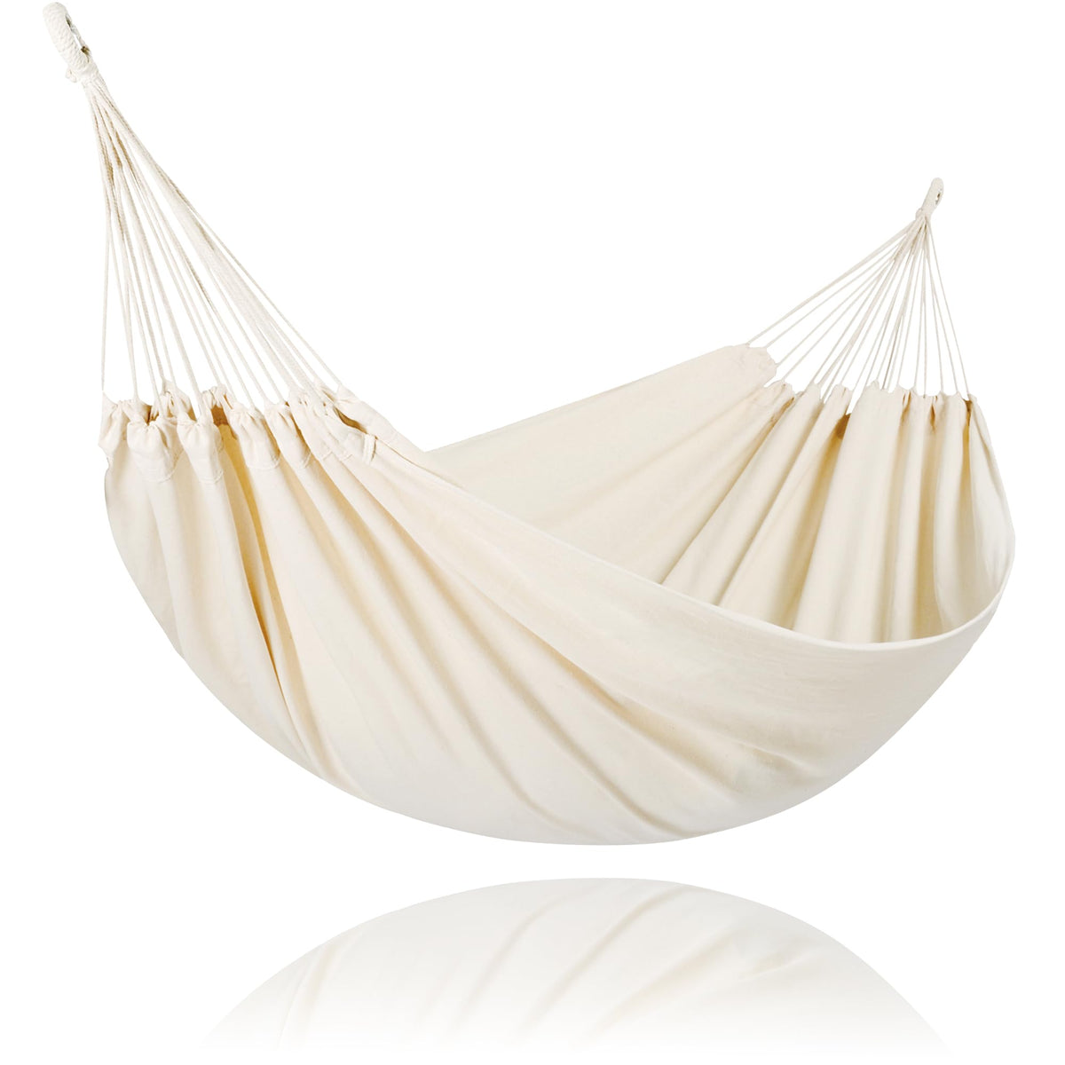 SUNCREAT camping hammock setup demonstrates easy outdoor installation for relaxation.