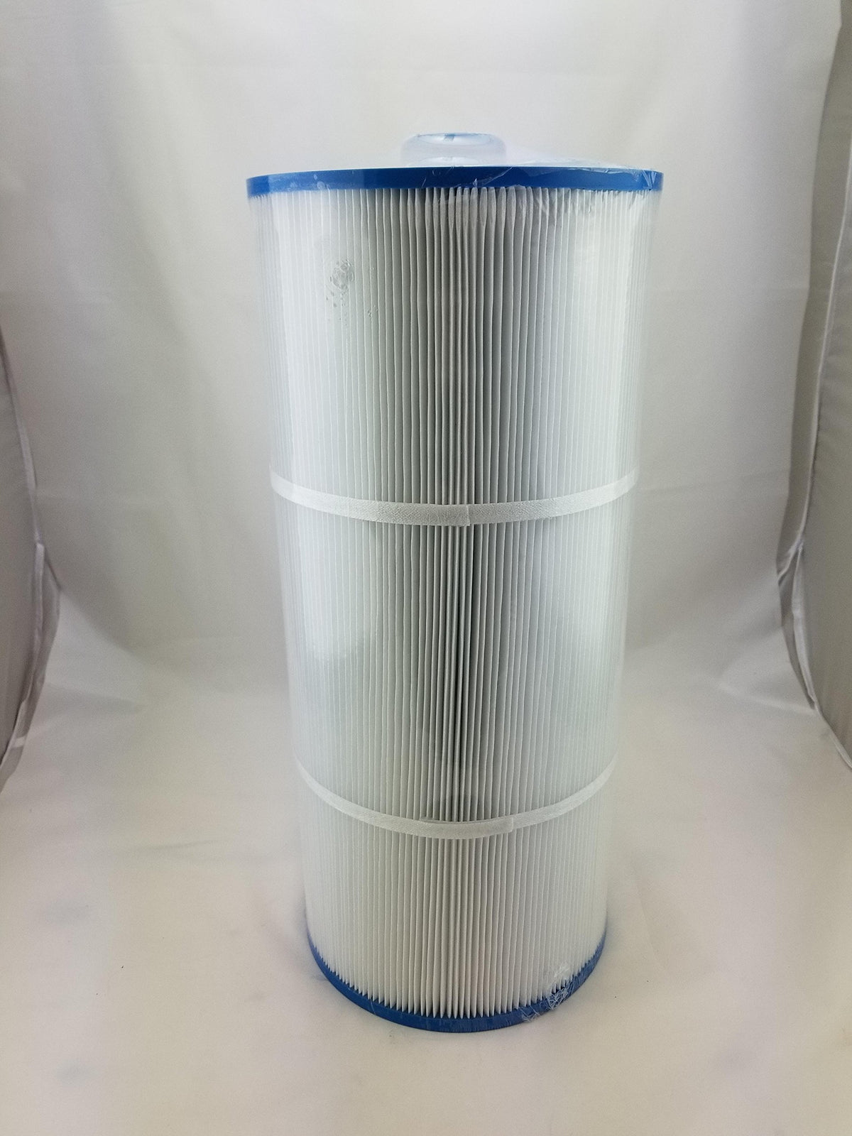 Detail of pleated media in Sundance 6473-165S outer filter for debris capture