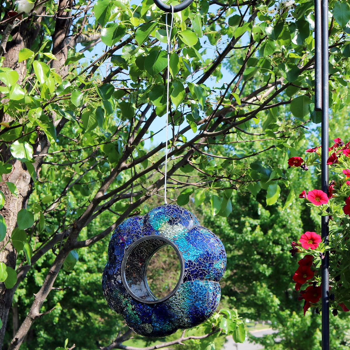 Sunnydaze Decor gift-ready bird feeder for wildlife lovers