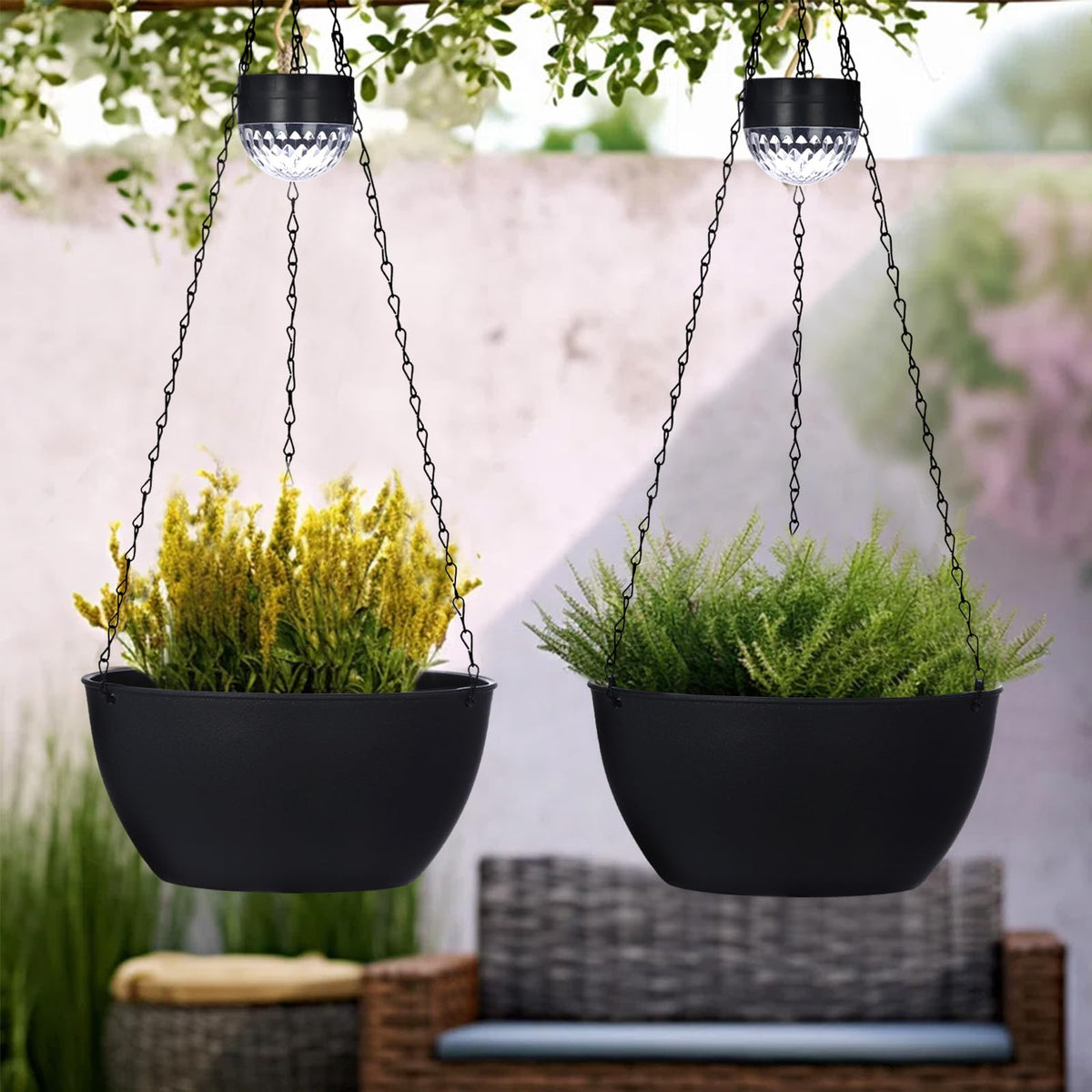 SUNNYPARK weather-resistant plastic pot and metal chain for longevity