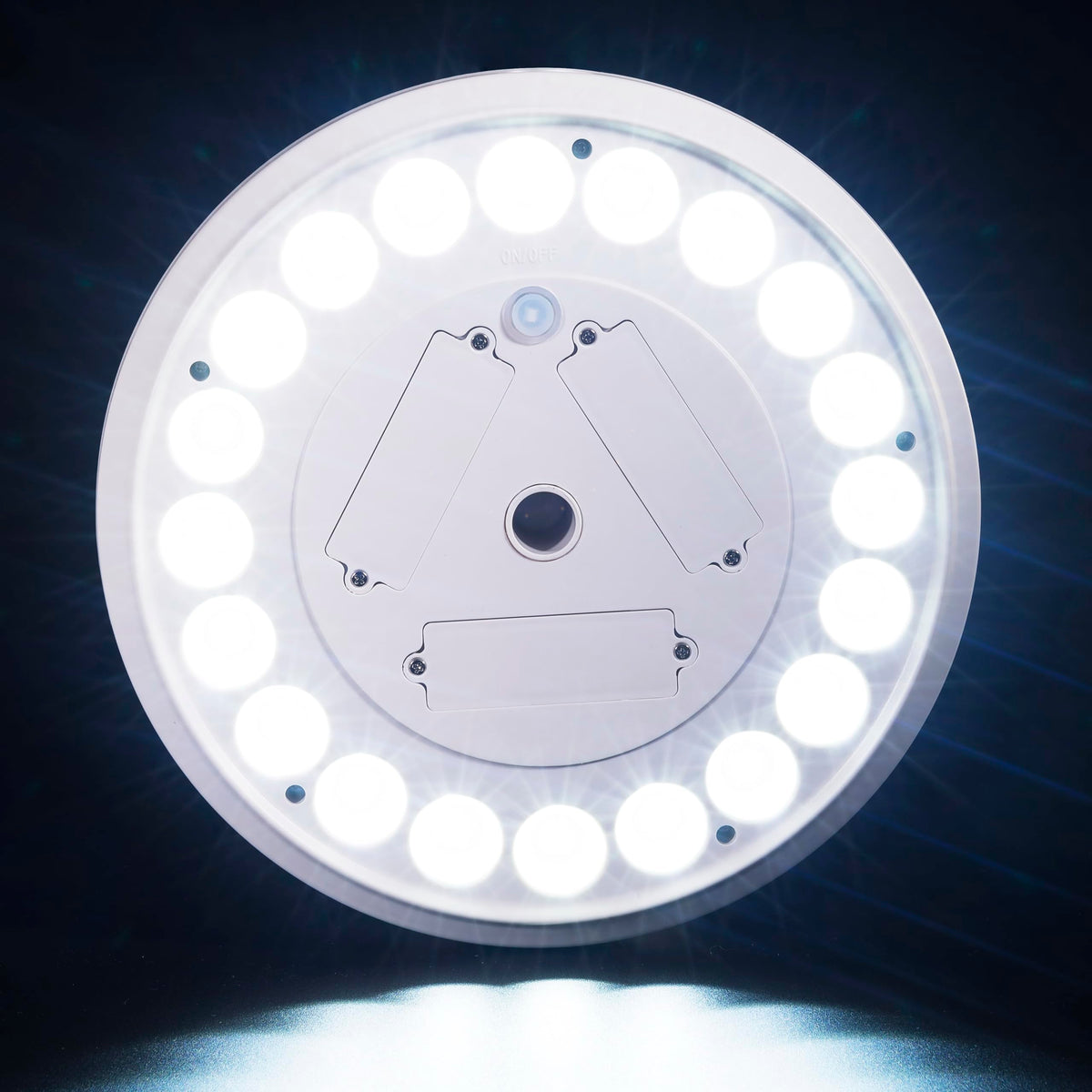 Sunnytech flag light provides gentle backlighting along the flagpole for clarity.