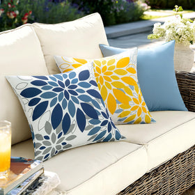 SWANCOCO double-sided floral design demonstrates versatile styling options.