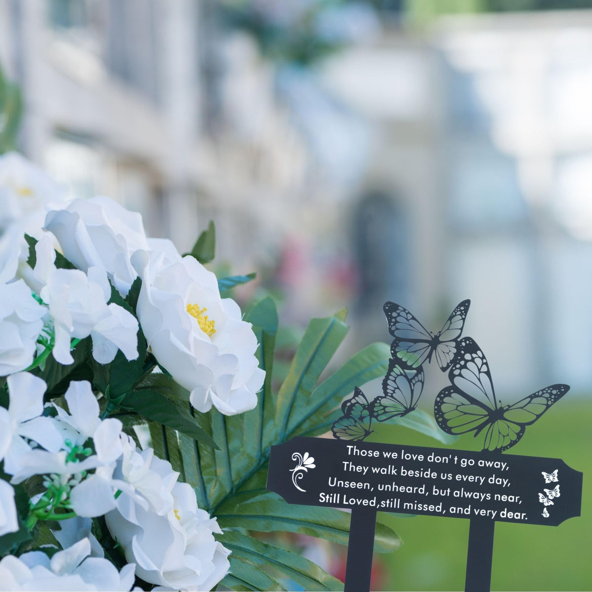 SWEEARTH metal garden marker weather-resistant design withstands outdoor conditions over time.