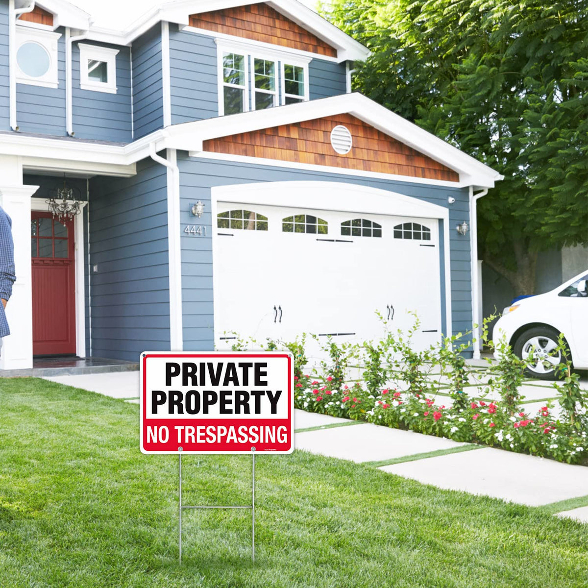 T&R outdoor installation on a fence demonstrates durable weatherproofing.
