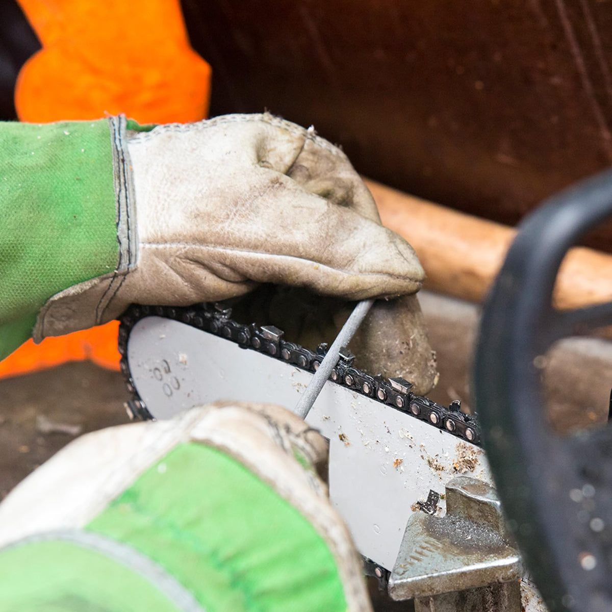TARIST ergonomic anti-slip handle improves comfort during longer sharpening sessions