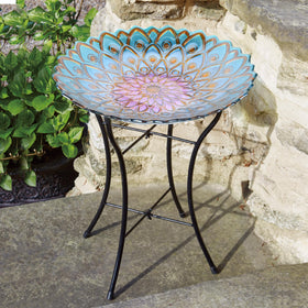Teamson Home garden décor bird bath invites birds and visual interest.